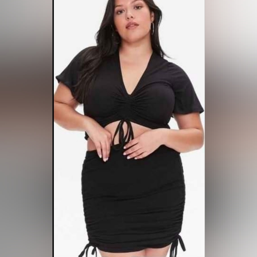Forever 21 black ruched skirt sz 2x nwt